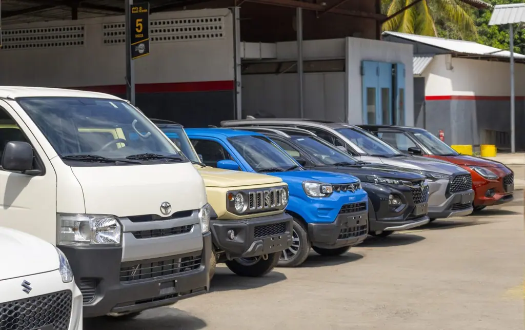 Toyota Hiace y otros vehículos en nuestro taller de Cuba